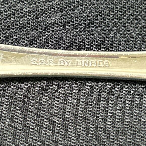 Oneida 8-3/8" Pierced Serving Spoon Stainless Steel Floral - Picture 6 of 6